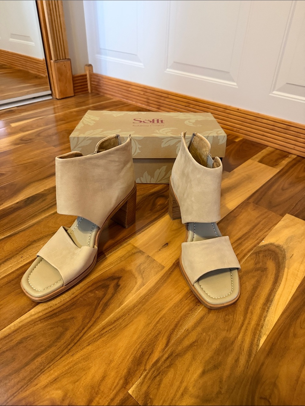 Sofft Neutral Beige Block Heel Ankle-Strap Sandals - Sinclair Size 10